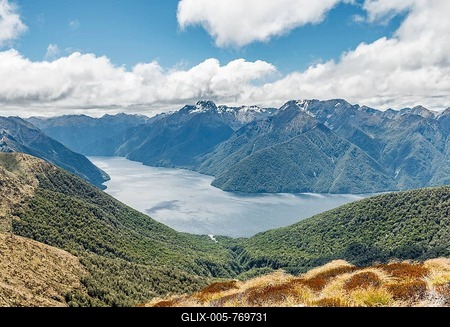 South Fiord of Lake Te Anau, Murchison Mountains, Southern Alps at back, Kepler Track, Fiordland National Park, Southland, New Zealand-stock-foto