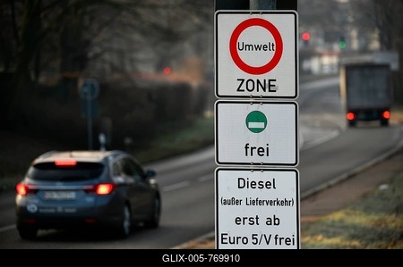 Traffic sign, first area-wide urban diesel ban from 01.01.2019, from euro 5/V free, except delivery traffic, low emission zone, sticker, Stuttgart, Baden-Württemberg, Germany-stock-foto