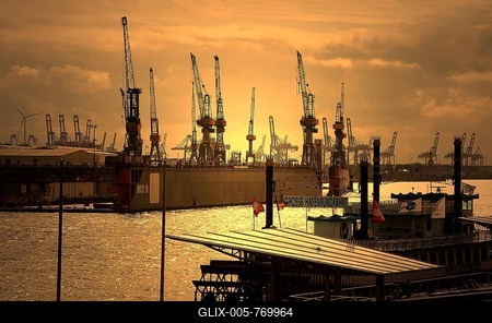 View from the jetties, harbor, Hamburg, Germany-stock-foto