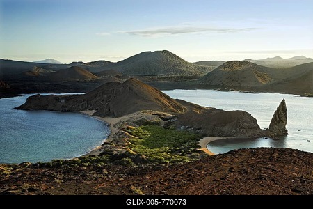 View to Sullivan Bay with beach, Pinnacle Rock and Santiago Island at horizon, Bartolomé Island, Galapagos Achipelago, UNESCO World Heritage Site, Ecuador, South America-stock-foto