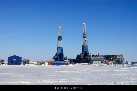 Oil derricks on the Prudhoe Bay oil field, Prudhoe Bay, Alaska, USA-stock-foto