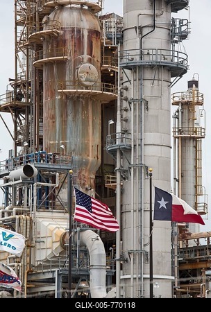 The Valero oil refinery, which mainly processes crude oil extracted from the surrounding Eagle Ford Shale, Three Rivers, Texas, United States-stock-foto