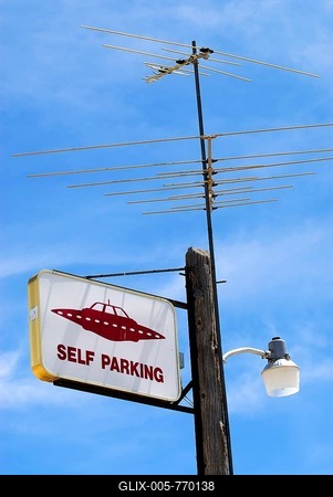 Parking sign for UFOs at the "Little A'Le'Inn" pub, Rachel, Rachel, Nevada, United States-stock-foto
