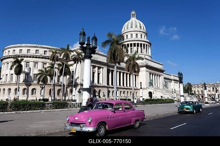 Vintage cars on the Prado in front of the Capitol, Havana, Cuba-stock-foto