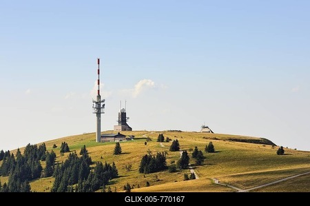 View towards the summit of Feldberg Mountain with weather station and Feldberg Tower, administrative region of Freiburg, Baden-Wuerttemberg, Germany, Europe-stock-foto