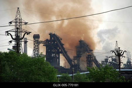 Smoke rising from an industrial plant in the heavy industry region of Magnitogorsk, Russia, Eurasia-stock-foto