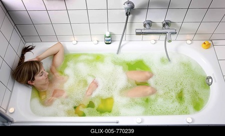 Woman takes a warm bath with a special cold remedy, medical bubble bath-stock-foto
