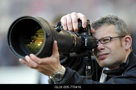 Press photographer, sports photographer, Nikon D3 400mm lens-stock-foto