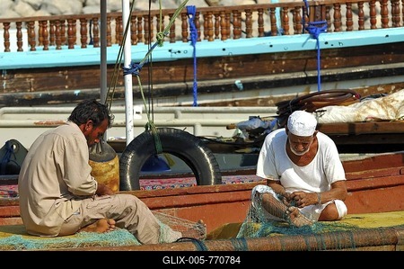 Fishermen mending their fishing nets, Khasab, Musandam, Oman, Middle East-stock-foto