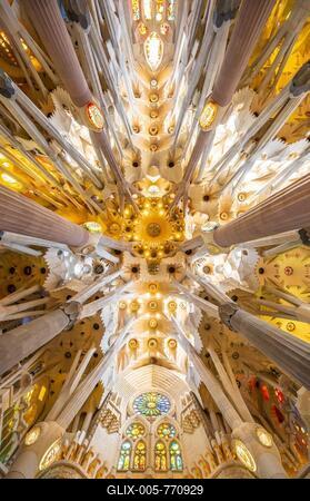 Artistic ceiling vault with columns, interior of the Sagrada Família, Church of the Atonement of the Holy Family, architect Antoni Gaudí, Barcelona, Catalonia, Spain-stock-foto
