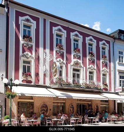 Former Austro-Hungarian Hofzuckerb臘kerei Zauner, purveyor to the imperial court, in the pedestrianised area, Bad Ischl, Salzkammergut, Upper Austria, Austria-stock-foto