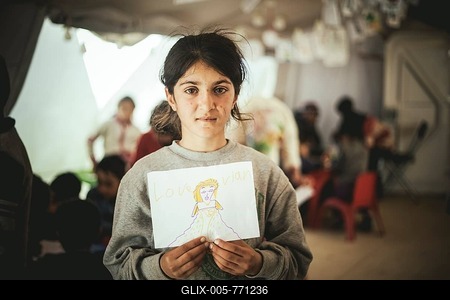 Idomeni refugee camp on the Greece Macedonia border, traumatized girl from Afghanistan, 12 years old, in the play tent, Idomeni, Central Macedonia, Greece-stock-foto