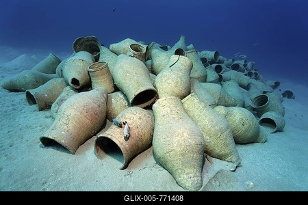 Amphoras on sandy bottom, Makadi Bay, Hurghada, Egypt, Red Sea, Africa-stock-foto