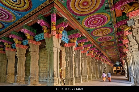 Colourful painted ceiling on stone pillars, temple hall, Meenakshi Amman Temple or Sri Meenakshi Sundareswarar Temple, Madurai, Tamil Nadu, India-stock-foto
