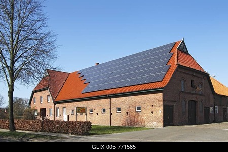 Solar panels on the roof of a farm, photovoltaic system, Schleswig-Holstein, Germany, Europe-stock-foto