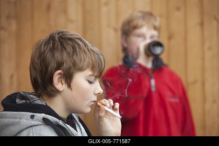 Under-age boys smoking and drinking beer, posed scene-stock-foto