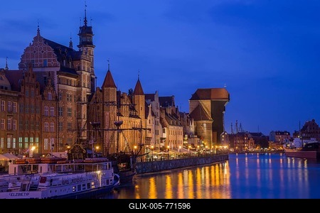 View of historic houses on the canal seen from Stagiewna bridge, ?ródmie?cie, Gdansk, Pomeranian Voivodeship, Poland-stock-foto