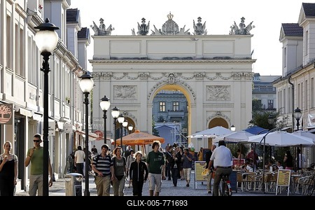 Brandenburg Gate, passers-by in the pedestrianised zone, Brandenburger Strasse, Potsdam, Brandenburg, Germany, Europe-stock-foto