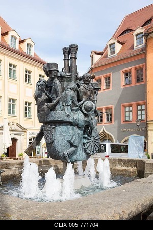 Fountain Pirnaer market ship, in the background the Tom Pauls Theater, market place, Pirna, Saxony, Germany-stock-foto
