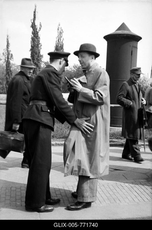 Police control, black market, 1948, Leipzig, Saxony, GDR, Germany-stock-foto