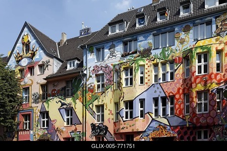 Kiefernstrasse street, houses of former squatters, artistically painted facades in street art style, Duesseldorf-Flingern, North Rhine-Westphalia, Germany, Europe-stock-foto