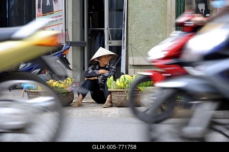 Fruit vendor on a street, Hanoi, North Vietnam, Southeast Asia-stock-foto