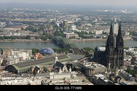 DEU, Germany, Cologne : Areal View of the city center. Cathedral. Main railway station. River Rhine. |-stock-foto