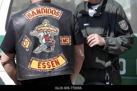 Police action at a get-together of the Bandidos motorcycle club, the City Run 2010 through downtown Essen, North Rhine-Westphalia, Germany, Europe-stock-foto