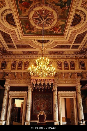 Throne room with chandelier, built in 1856 in the Berlin neo-Renaissance style, Schweriner Schloss castle, built from 1845 to 1857, romantic historicism, Lennéstrasse 1, Schwerin, Mecklenburg-Western Pomerania, Germany, Europe-stock-foto