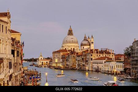 View over the Grand Canal to Punta della Dogana, on the right the church La Salute, evening, Venice, Veneto, Italy-stock-foto