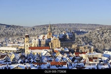 View over the historic town centre of Sigmaringen with the former royal palace residence and administrative seat of the Princes of Hohenzollern-Sigmaringen, Sigmaringen district, Baden-Wuerttemberg, Germany, Europe-stock-foto