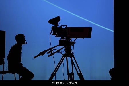 A television camera operator records the proceedings at the convention of the public employees union AFSCME, Boston, Massachusetts, USA-stock-foto