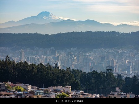 Houses of Quito, behind the volcano Cayambe, Quito, province Pichincha, Ecuador-stock-foto