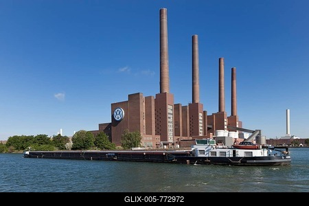 Power plant of the Volkswagen Group on the Mittellandkanal canal, Wolfsburg, Lower Saxony, Germany, Europe-stock-foto
