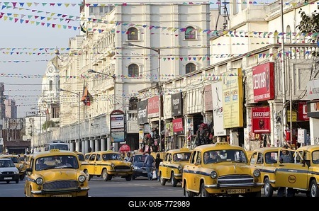 Taxis outside the Oberoi Grand Hotel, Jawaharlal Nehru Road, Calcutta, Kolkata, West Bengal, India-stock-foto