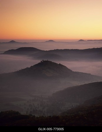 View from Breitenstein mountain across Limburg castle towards the three Kaiser mountains, near Weilheim, Swabian Alb, Germany, Europe-stock-foto