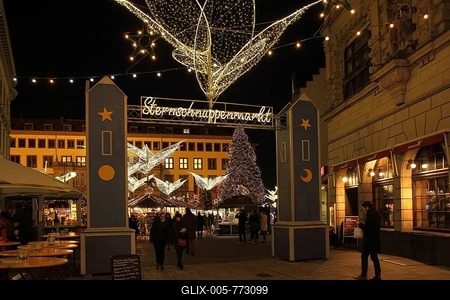 Christmas market Sternschnuppenmarkt at the Schlossplatz in Wiesbaden, Hesse, Germany-stock-foto