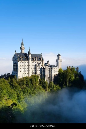 Neuschwanstein Castle, fog over the Pöllat Gorge, Hohenschwangau, Füssen, Allgäu Alps, Allgäu, Bavaria, Germany-stock-foto