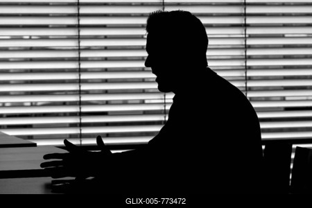 Man sitting at the table talking, silhouette-stock-foto