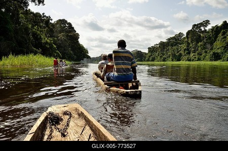 Tourists in canoes on the Nyong river, near Yaoundé, Cameroon, Central Africa, Africa-stock-foto