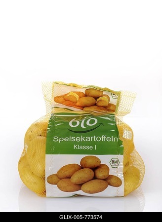 Potatoes with BIO marking on the label-stock-foto