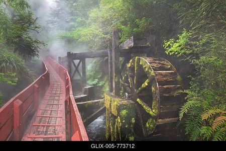 Old water wheel, Termas Geometricas, Panguipulli, Región de Los Ríos, Chile-stock-foto