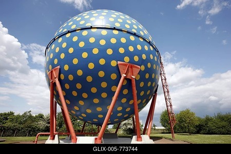 Artistically designed spherical container for the intermediate storage of natural gas during gas usage peak times, ELE, Emscher-Lippe-Energy, regional energy provider in the Ruhr Area, Gelsenkirchen, North Rhine-Westphalia, Germany, Europe-stock-foto