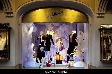 Shop window, Adlmueller couture boutique, Kaertnerstrasse St., Vienna, Austria, Europe-stock-foto
