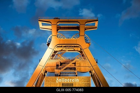 UNESCO World Heritage site Zeche Zollverein, double winding tower, shaft 12, Essen, North Rhine-Westphalia, Germany-stock-foto
