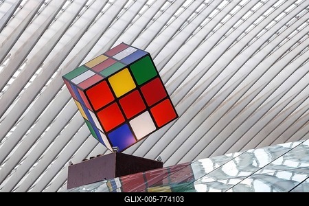 Large Rubik's Cube in Li鑒e station, Gare de Li鑒e-Guillemins, Li鑒e, Walloon Region, Belgium-stock-foto