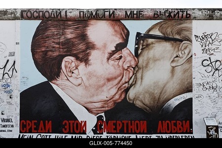 Dimitrij Vrubel, Brotherly kiss, Brezhnev kissing Honecker, painting by Dimitri Wrubel on the remants of the Berlin Wall, East Side Gallery, Friedrichshain district, Berlin, Germany, Europe-stock-foto