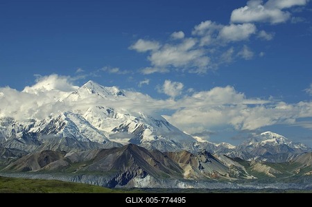 Mount McKinley, Peaks envelop with clouds Denali Nationalpark Alaska USA-stock-foto