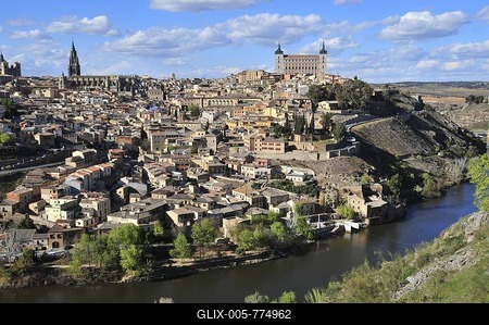 View over the Tajo River onto the historic centre of Toledo, Spain-stock-foto