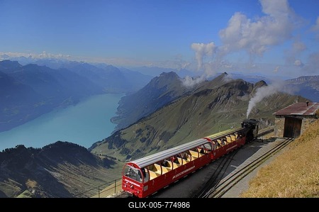 Steam train of the Brienzer Rothorn with view onto the Brienzer Lake, Interlaken, Bernese Oberland, Switzerland-stock-foto